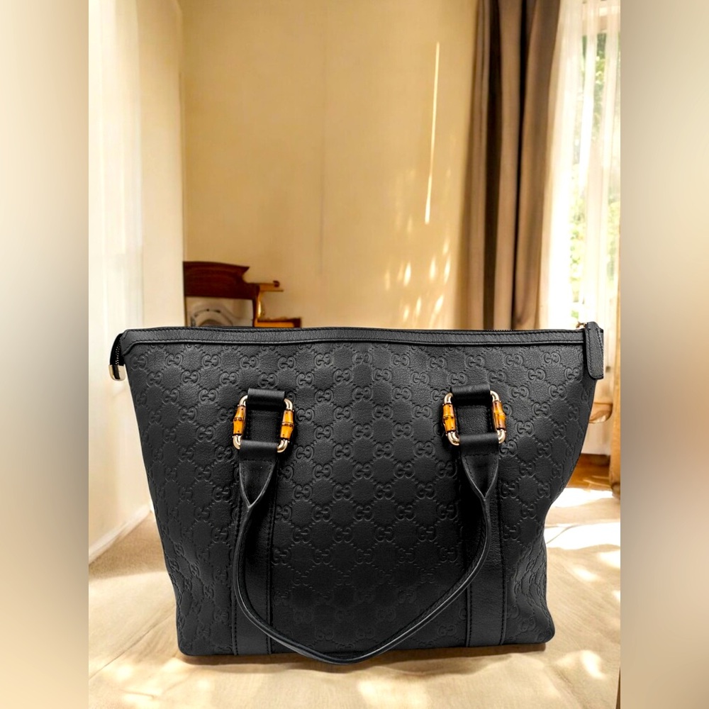 SOLD‼️Authentic Gucci Guccissima leather bamboo tote